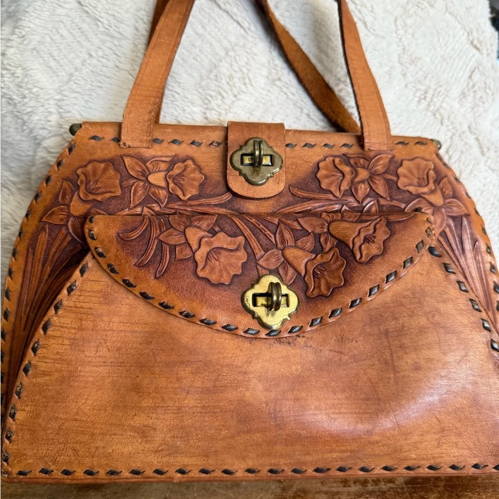 Vintage Tan Satchel / Hand bag with Floral Tooling and Gold-Toned Closure - Picture 2 of 11